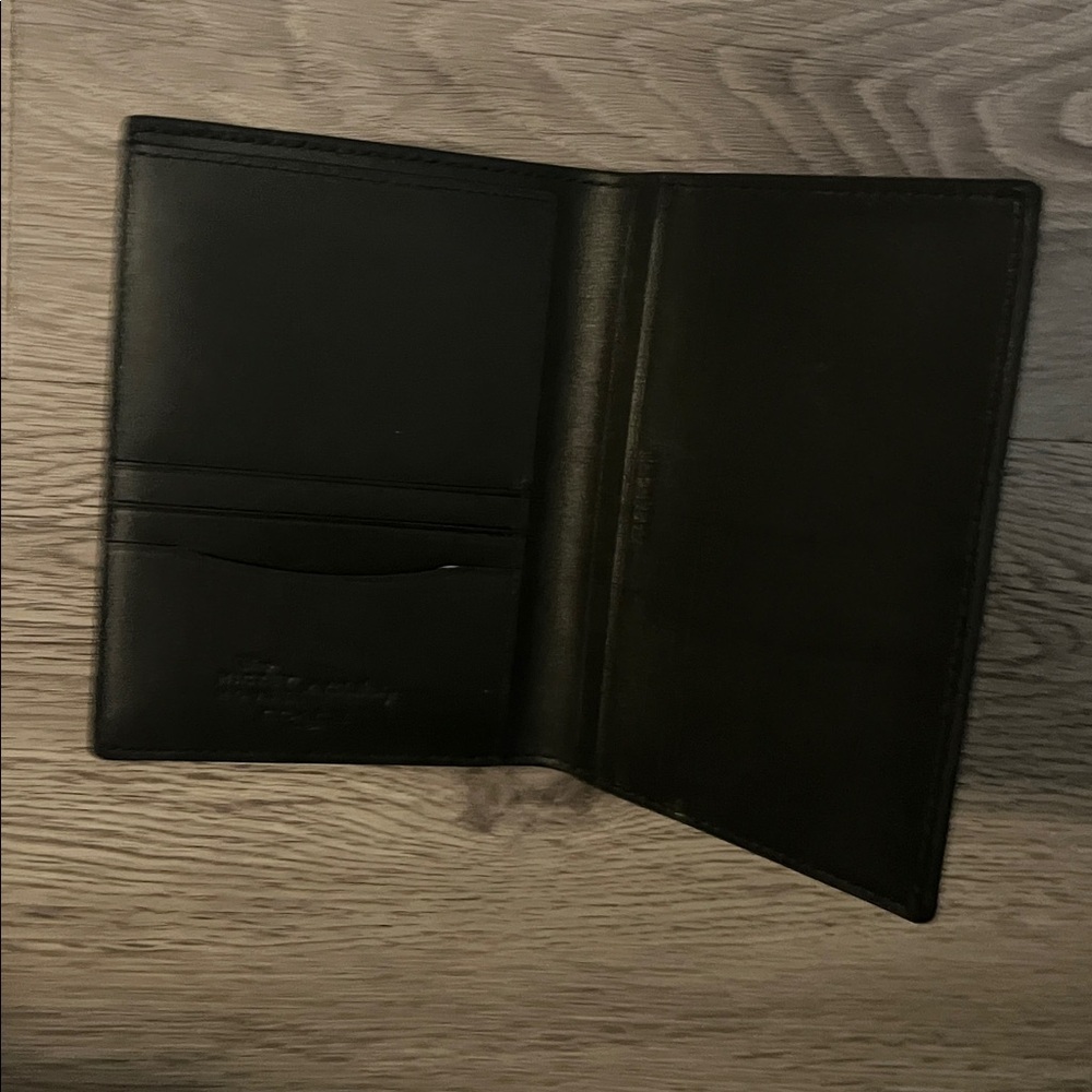 Coach Disney Black Leather passport holder! - Picture 3 of 4